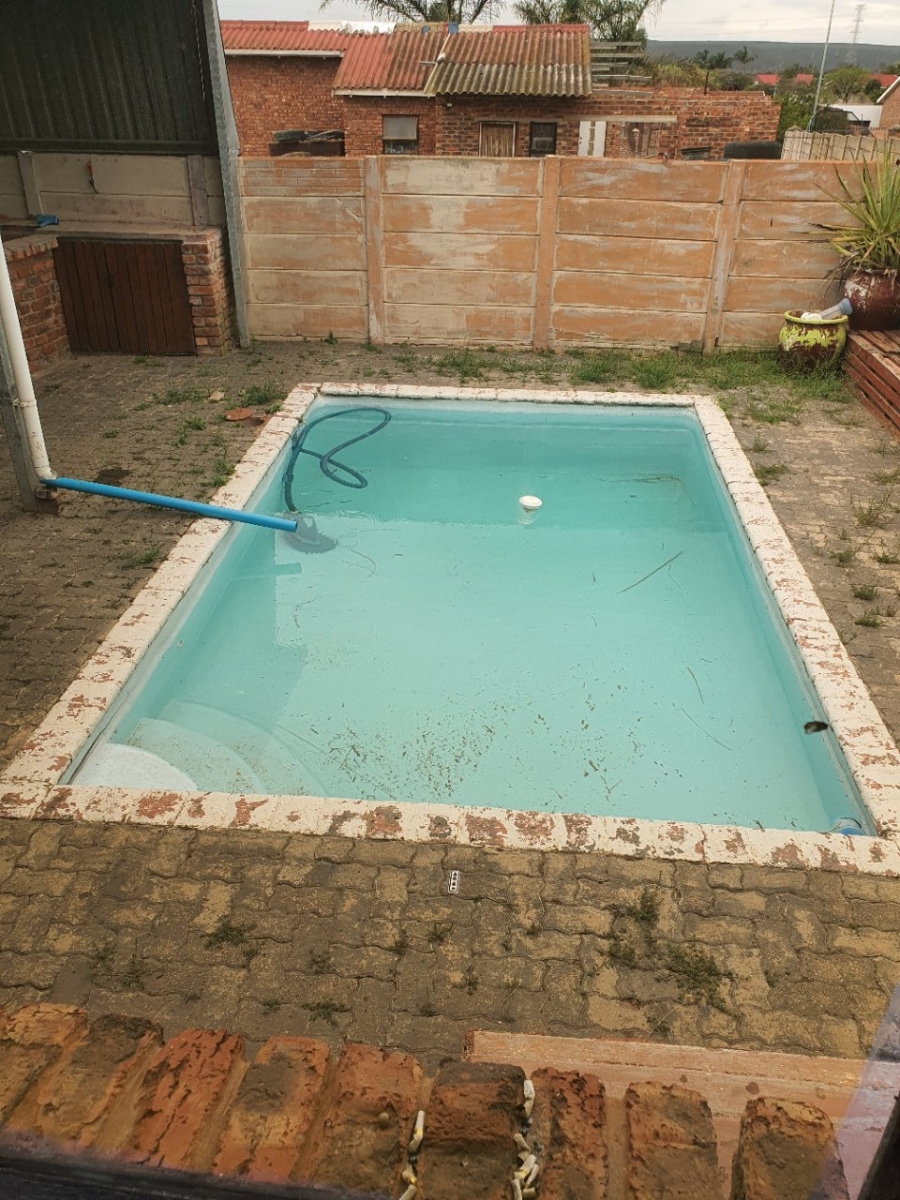 To Let 4 Bedroom Property for Rent in Azalea Park Eastern Cape